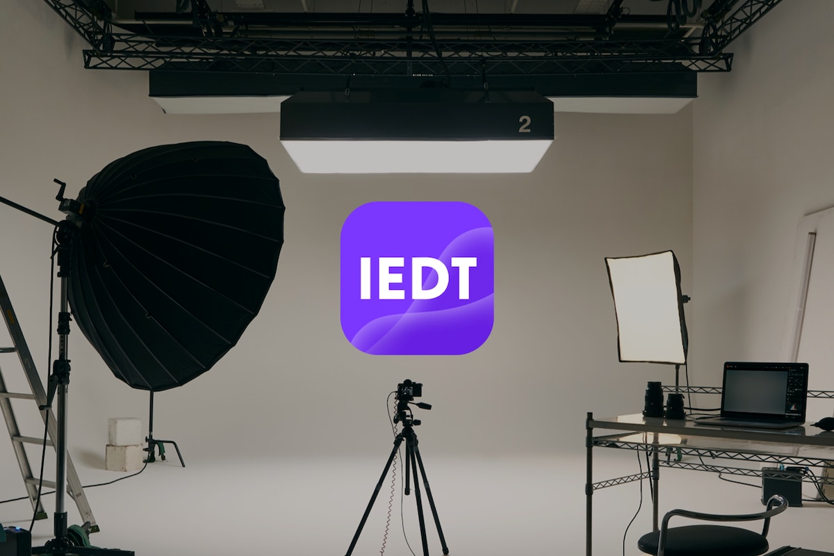 Imagen de uso que muestra un estudio superpuesto con el logotipo de Imaging Edge Desktop.